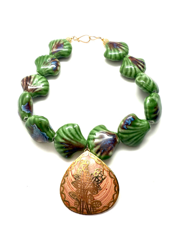 Golden Bloom Antique Shell Necklace 2